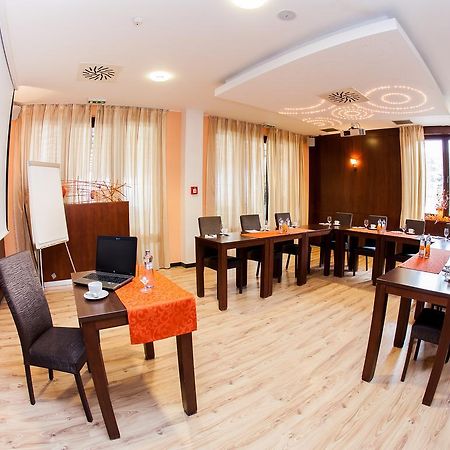 Hotel Impozant Valča エクステリア 写真