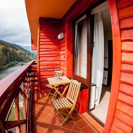 Hotel Impozant Valča エクステリア 写真