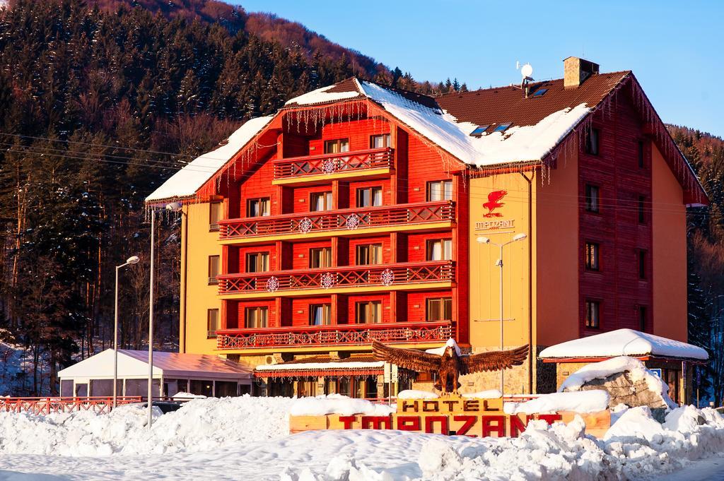 Hotel Impozant Valča エクステリア 写真