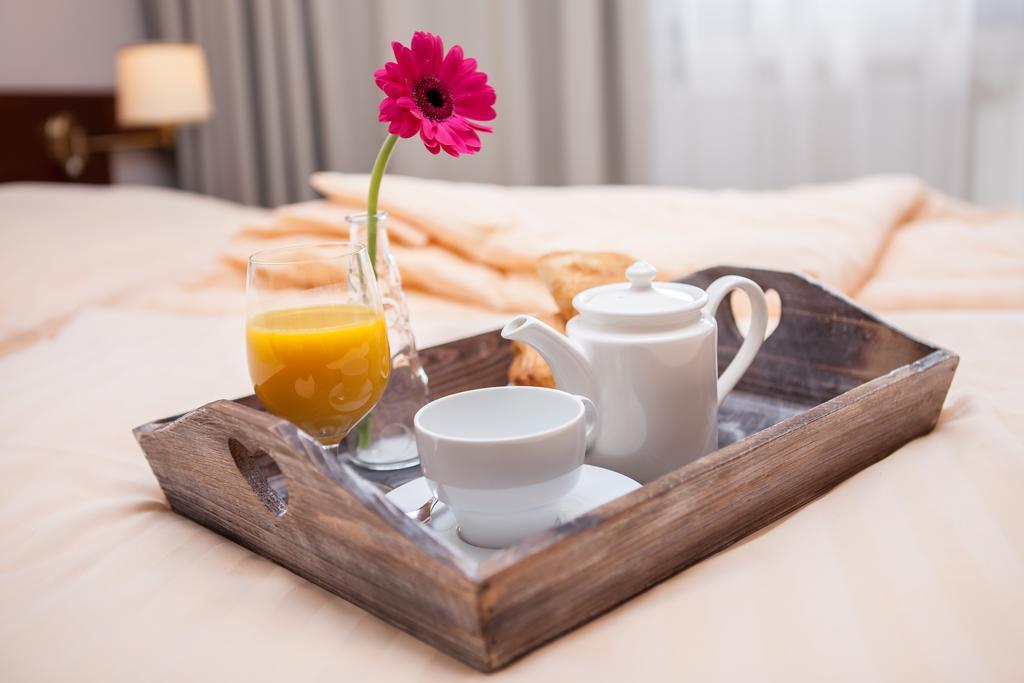 Hotel Impozant Valča エクステリア 写真