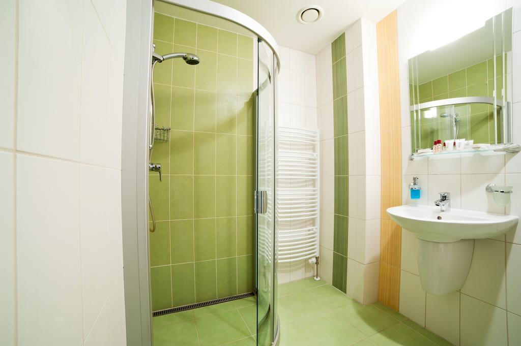 Hotel Impozant Valča エクステリア 写真
