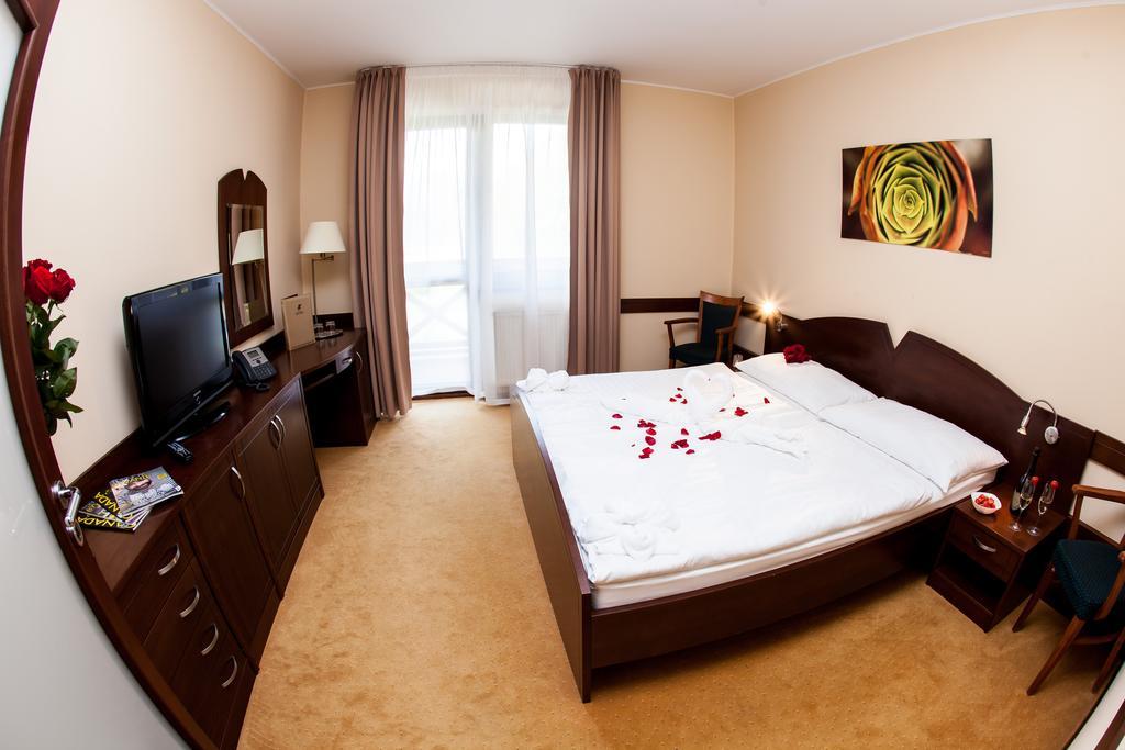 Hotel Impozant Valča エクステリア 写真