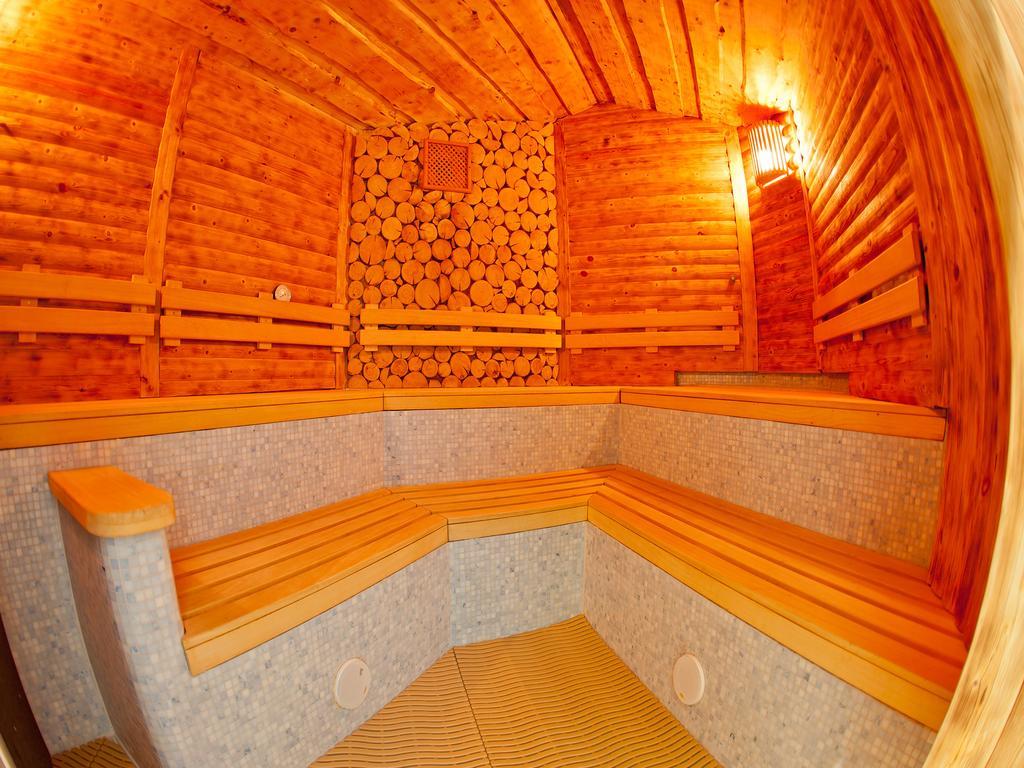 Hotel Impozant Valča エクステリア 写真