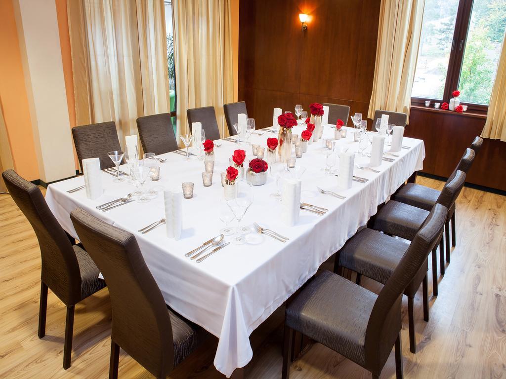 Hotel Impozant Valča エクステリア 写真