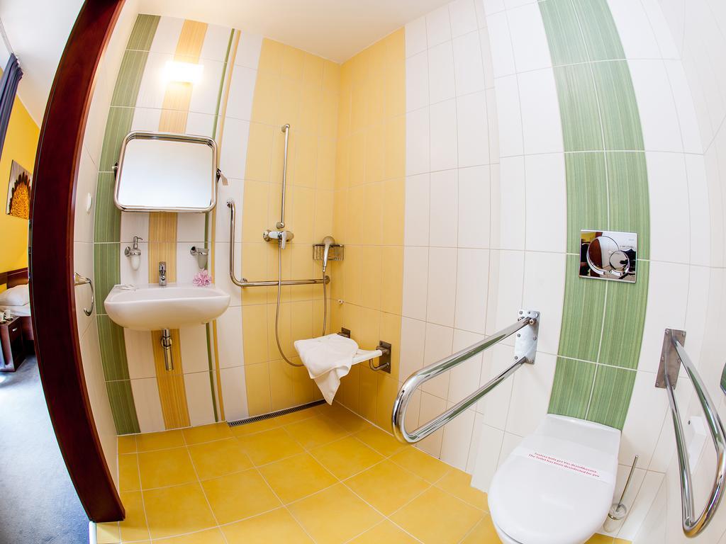 Hotel Impozant Valča エクステリア 写真