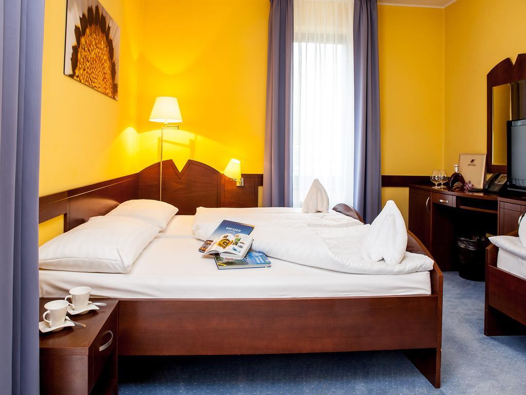 Hotel Impozant Valča エクステリア 写真